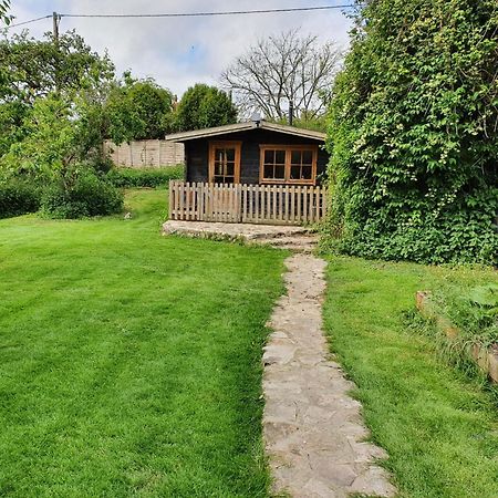 The Cabin - A Very Quiet Location Pewsey Bagian luar foto